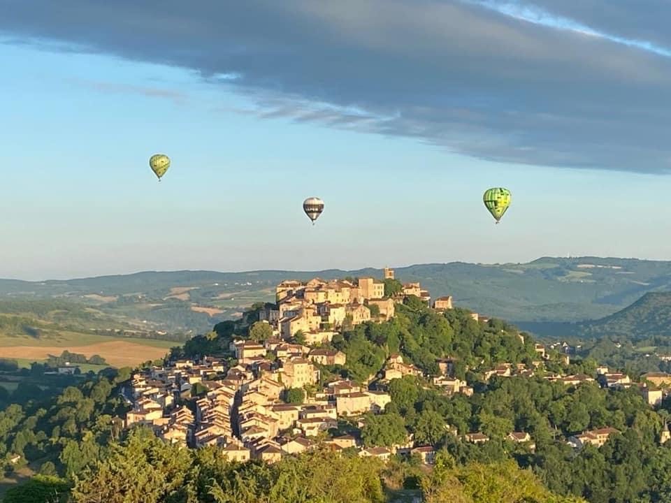 Vue panoramique au balcon d'Atmosph'Air montgolfières